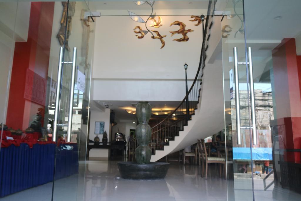 Palm Grass Hotel Cebu Exterior photo